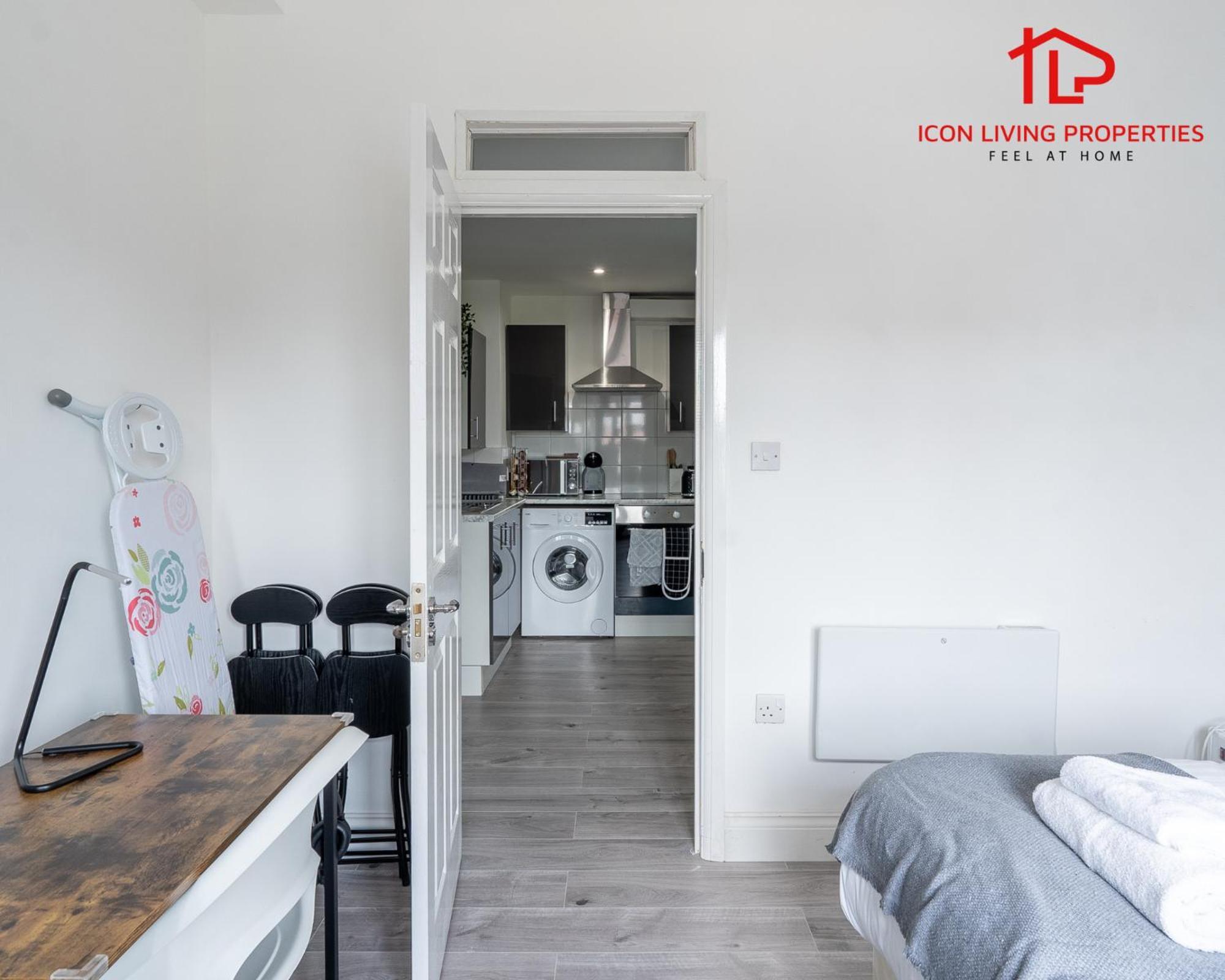 1 Bedroom Arch-View Apartment 2 By Icon Living Properties Short Lets & Serviced Accommodation With Free Parking London Exterior photo