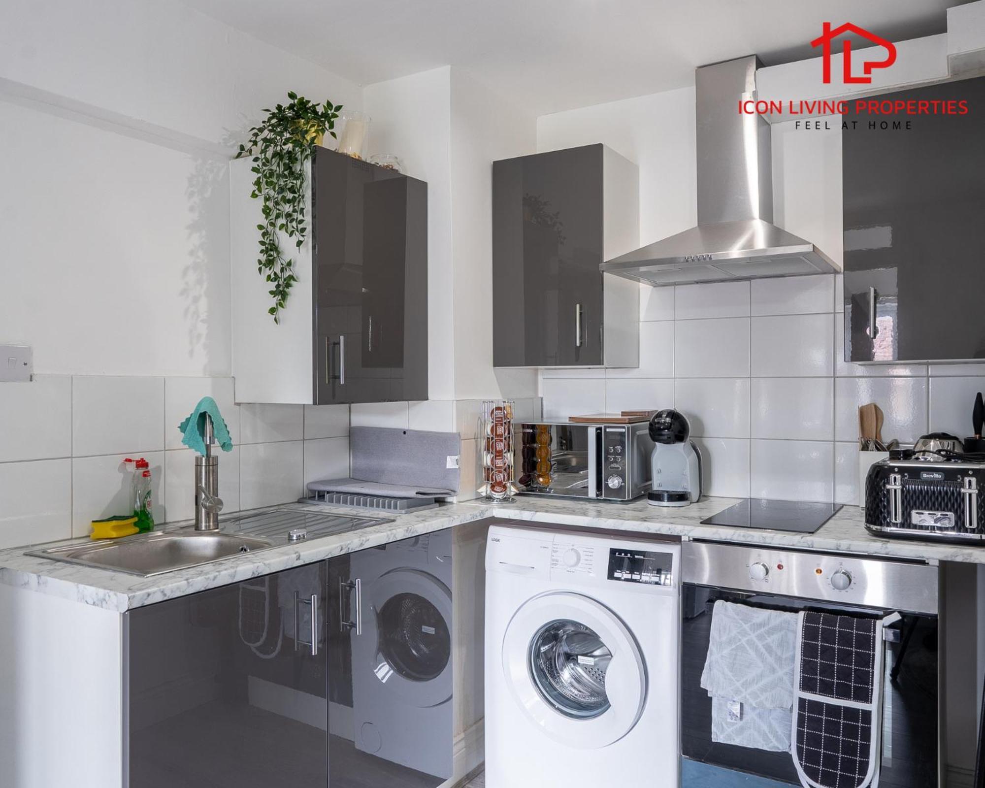 1 Bedroom Arch-View Apartment 2 By Icon Living Properties Short Lets & Serviced Accommodation With Free Parking London Exterior photo