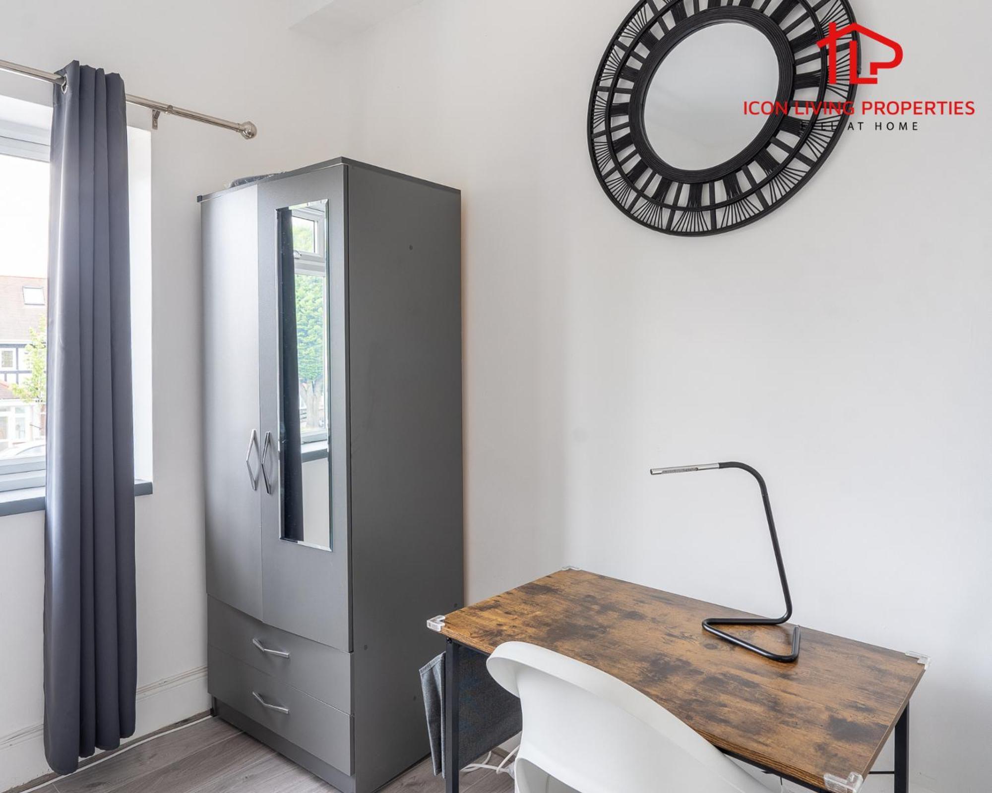 1 Bedroom Arch-View Apartment 2 By Icon Living Properties Short Lets & Serviced Accommodation With Free Parking London Exterior photo